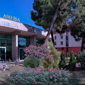 Szálloda Amfibia Complex, Napospart